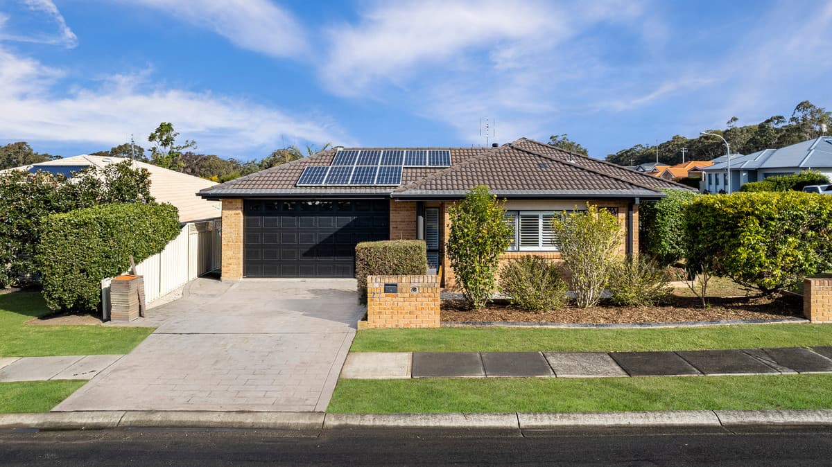 27 Watanga Crescent, Wyee Point NSW 2259 — photo 1 of 9