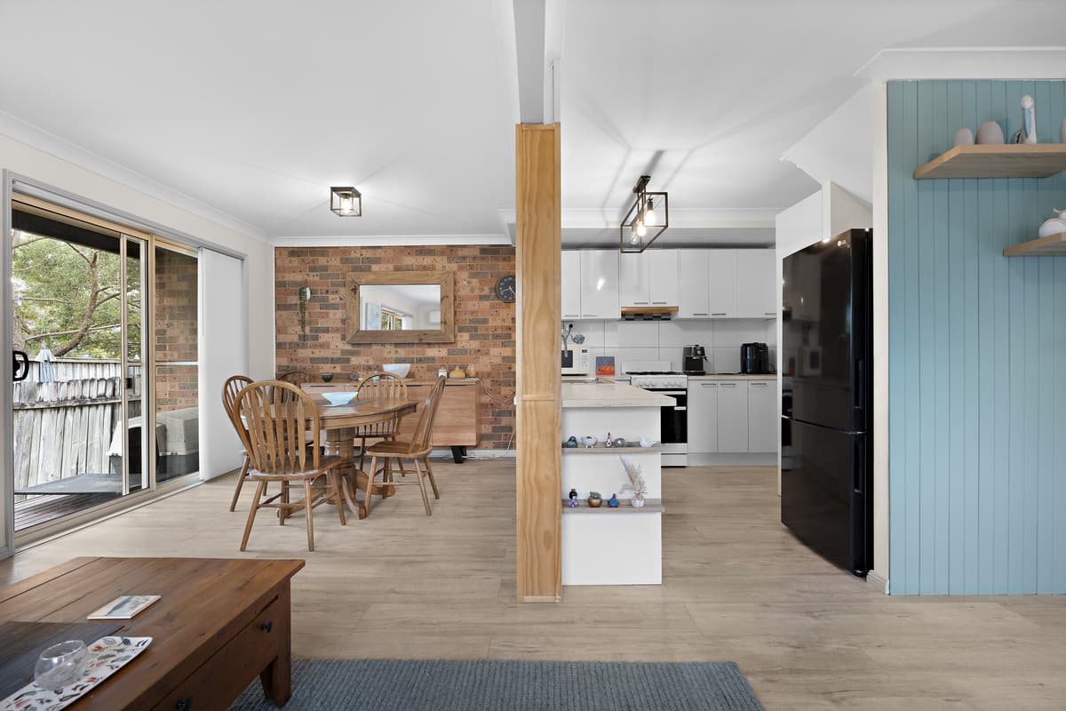 2/8 lonsdale Close, Lake Haven NSW 2263 — photo 1 of 11