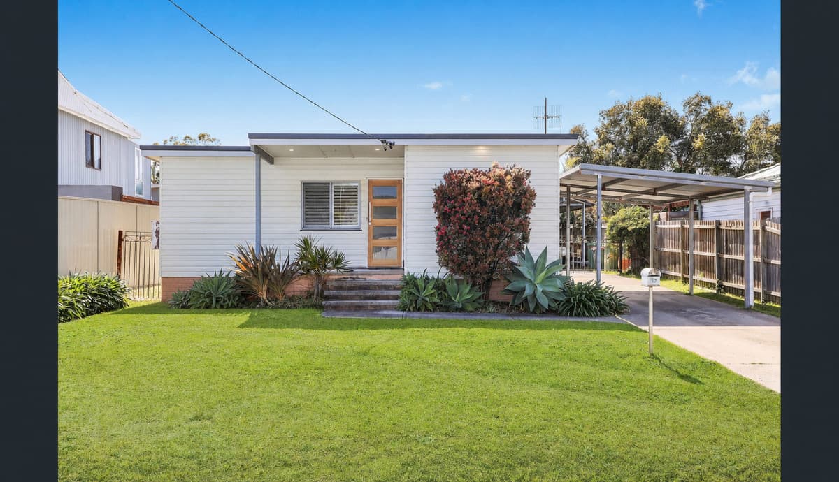 17 George Evans Road, Killarney Vale NSW 2261 — photo 1 of 8